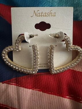 Beautiful earrings tone gold